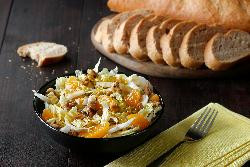 Produktfoto zu Chinakohl-Orangensalat m. Brot